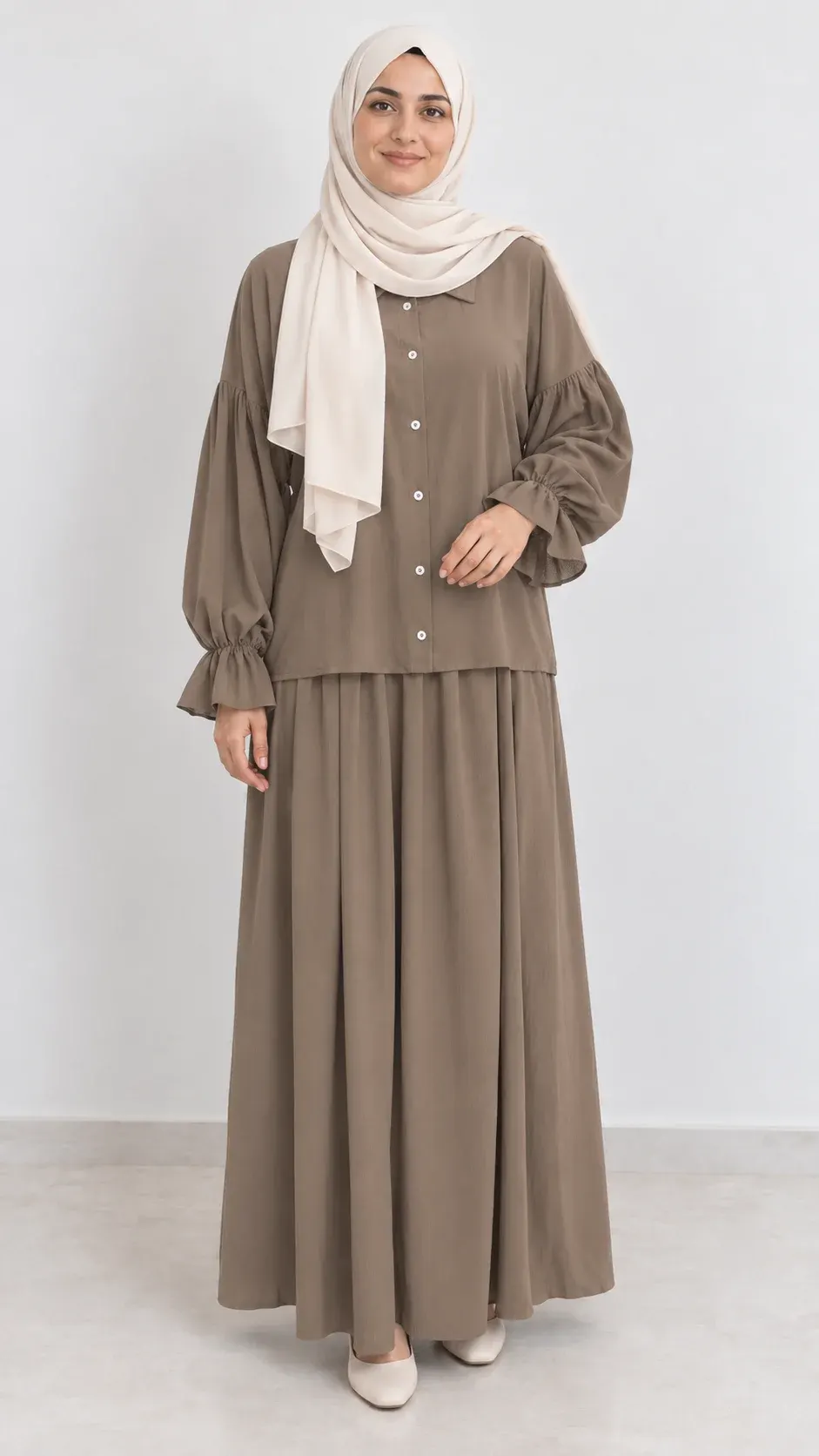طقم لينا باللون الرملي الغامق